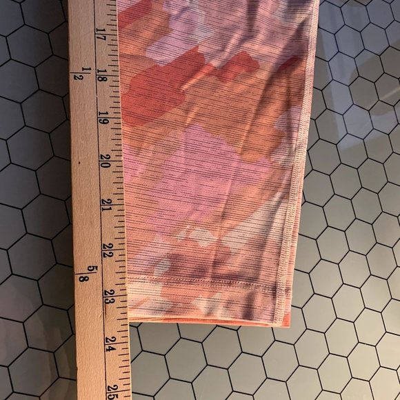 Outdoor Voices Leggings Womens Size XL Pink Orange Camo Techsweat Flex Cropped - Picture 5 of 8
